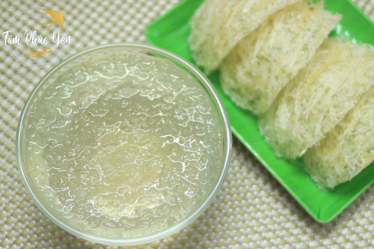 Ngâm tổ yến để nở ra