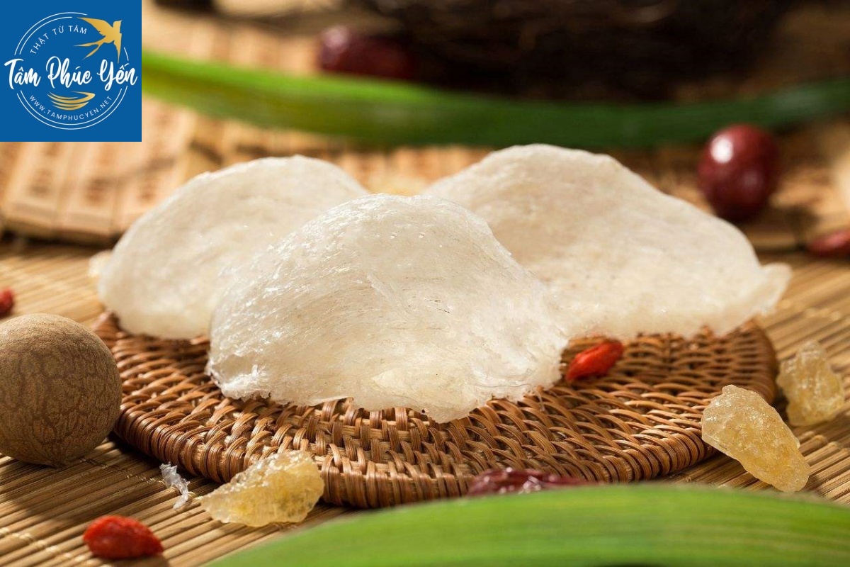 Tổ yến tinh chế là tổ yến thô đã được xử lý và làm sạch