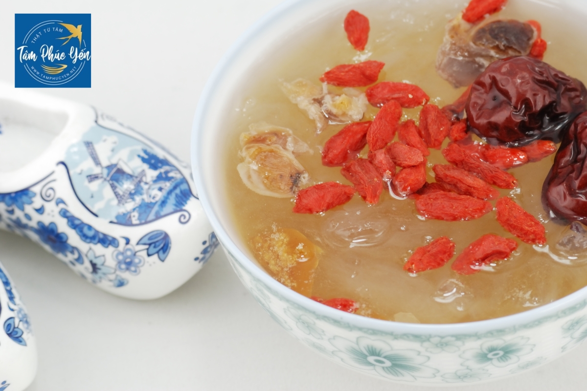 Nên ăn yến sào trước bữa sáng và trước khi đi ngủ để đạt hiệu quả làm đẹp