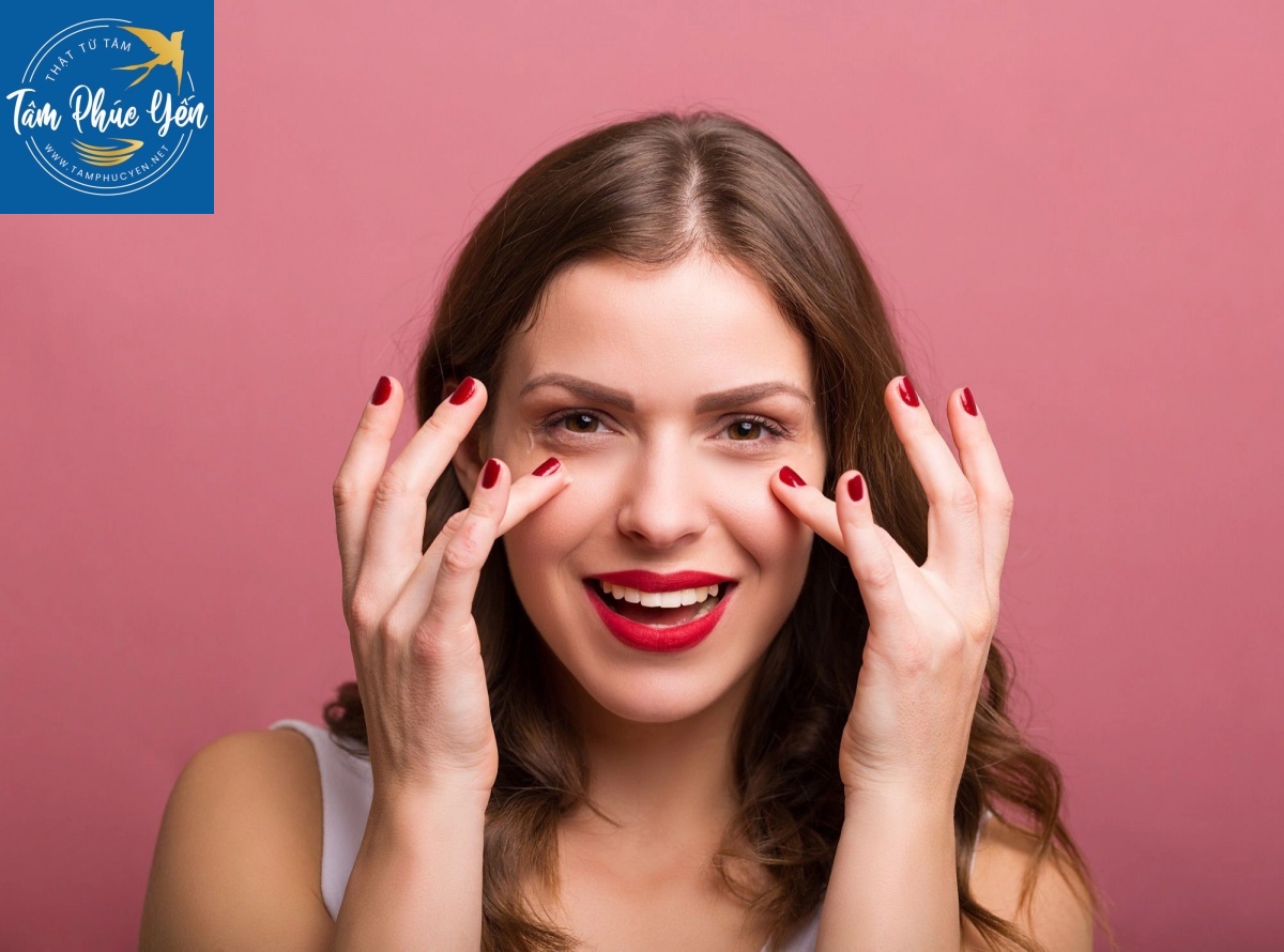 Cải thiện sức khỏe đôi mắt là một trong những công dụng của yến sào
