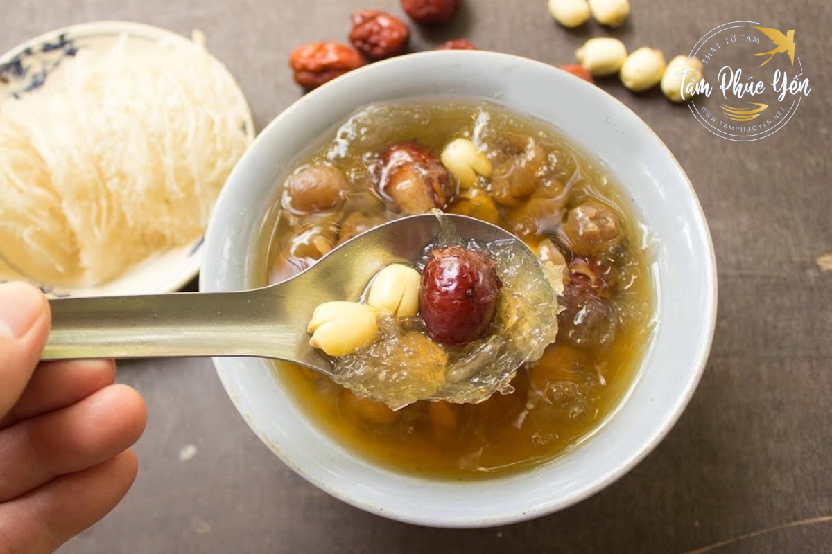 Cách chưng tổ yến với hạt sen thơm ngon ngay tại nhà